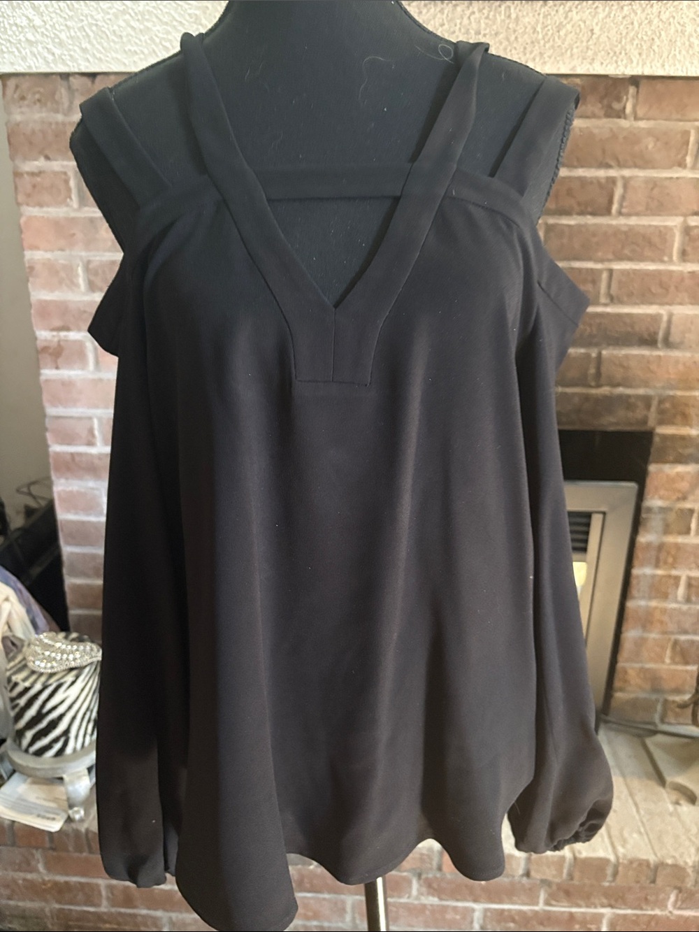 BCBGMaxAzria Black Cold-Shoulder V-Neck Blouse